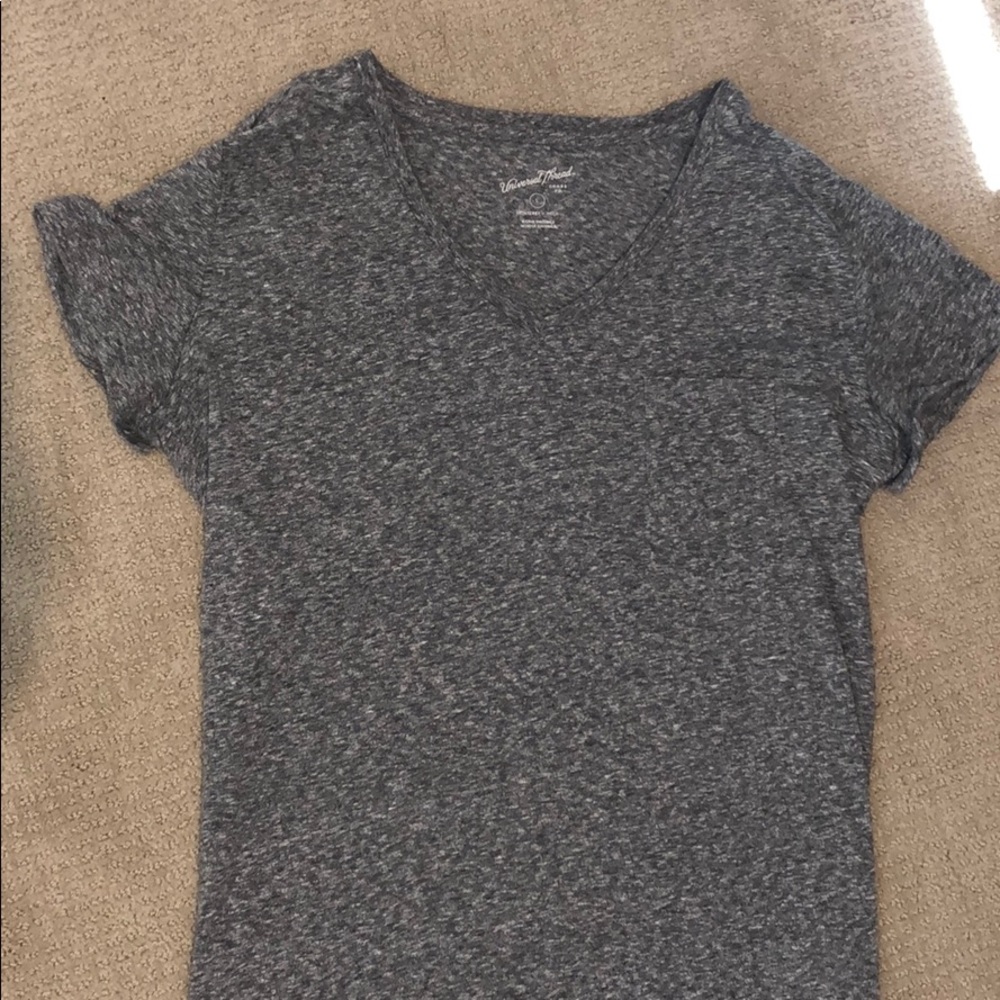 heather gray t shirt